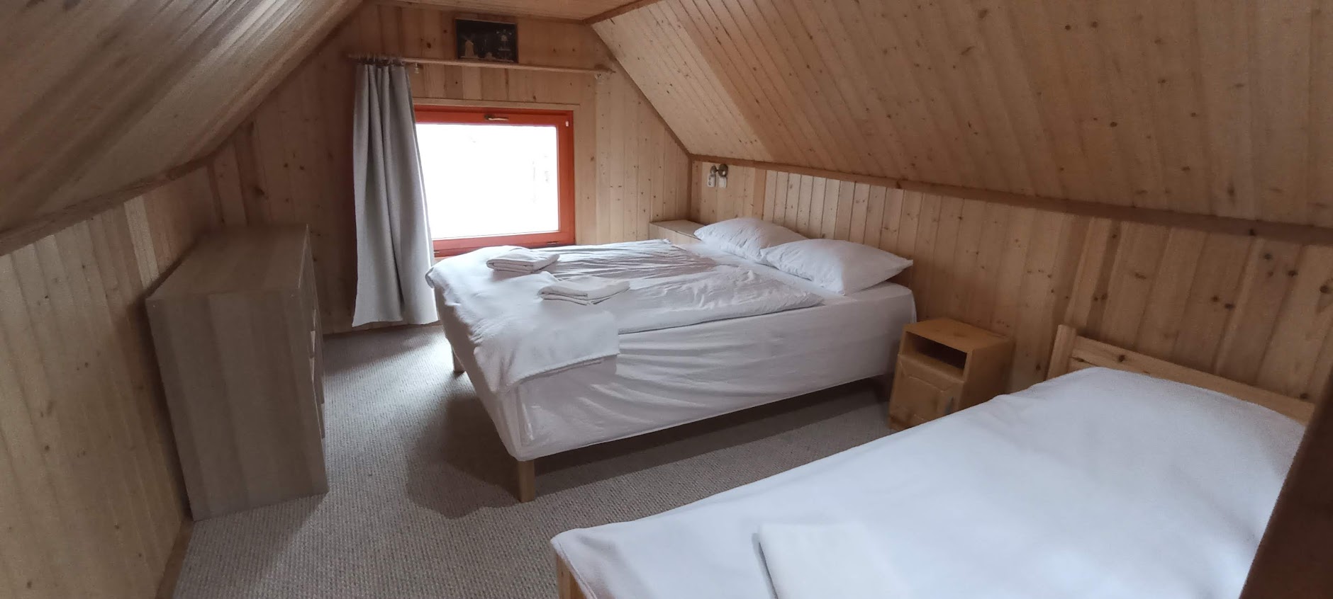 Darázshegyi Faház, hálótér az emeleten Darázshegyi Faház, hálótér az emeleten