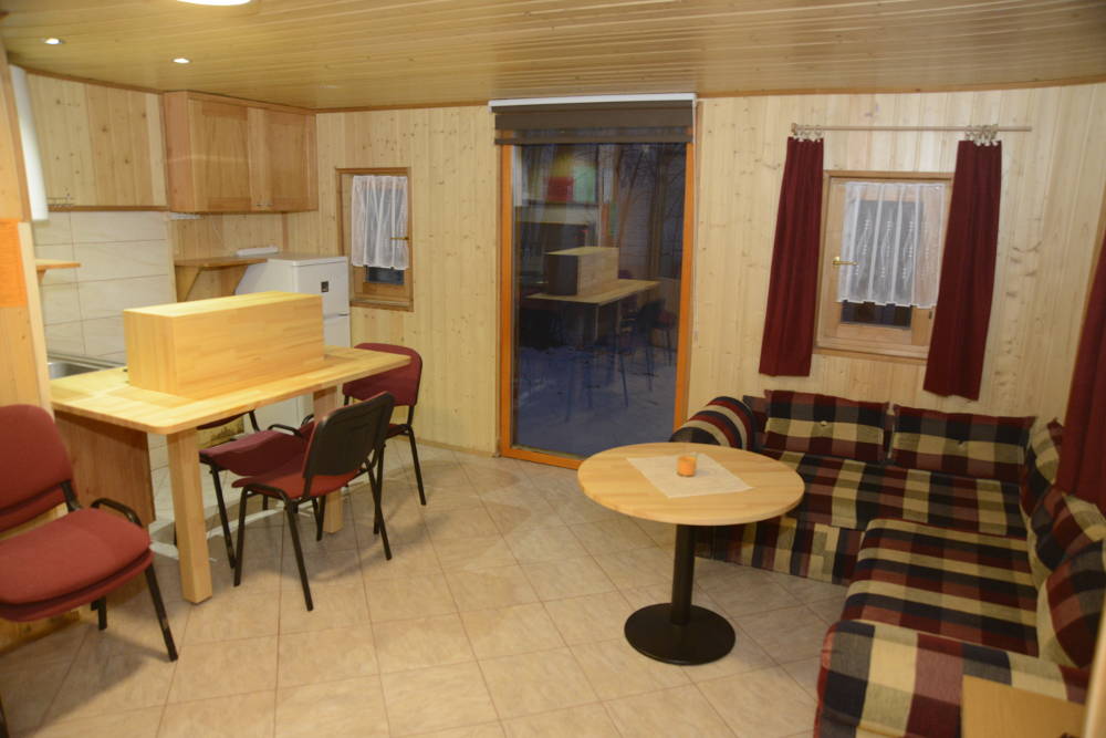 Darázshegyi Faház, nappali a földszinten Darázshegyi Faház, nappali a földszinten